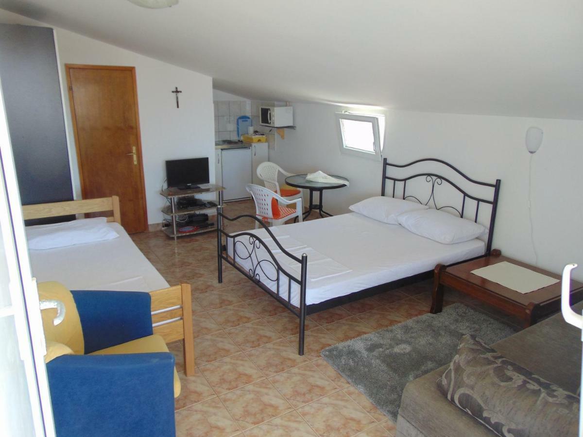 Apartman Ivana Vir Buitenkant foto