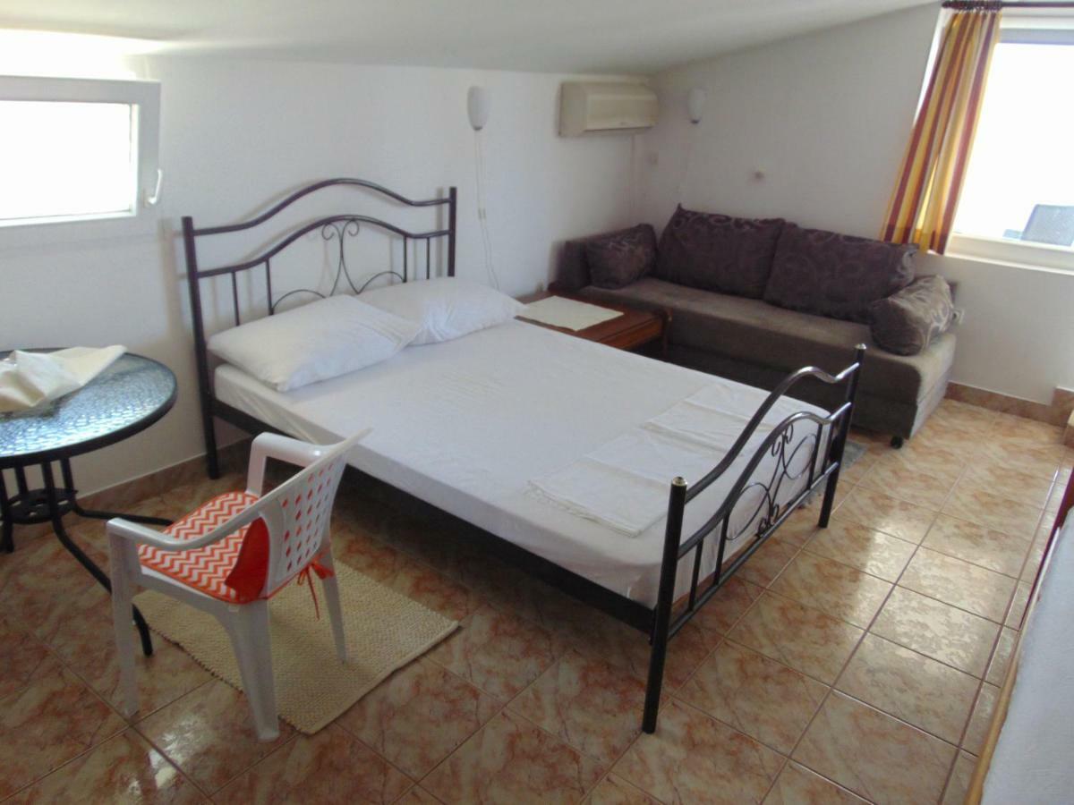Apartman Ivana Vir Buitenkant foto