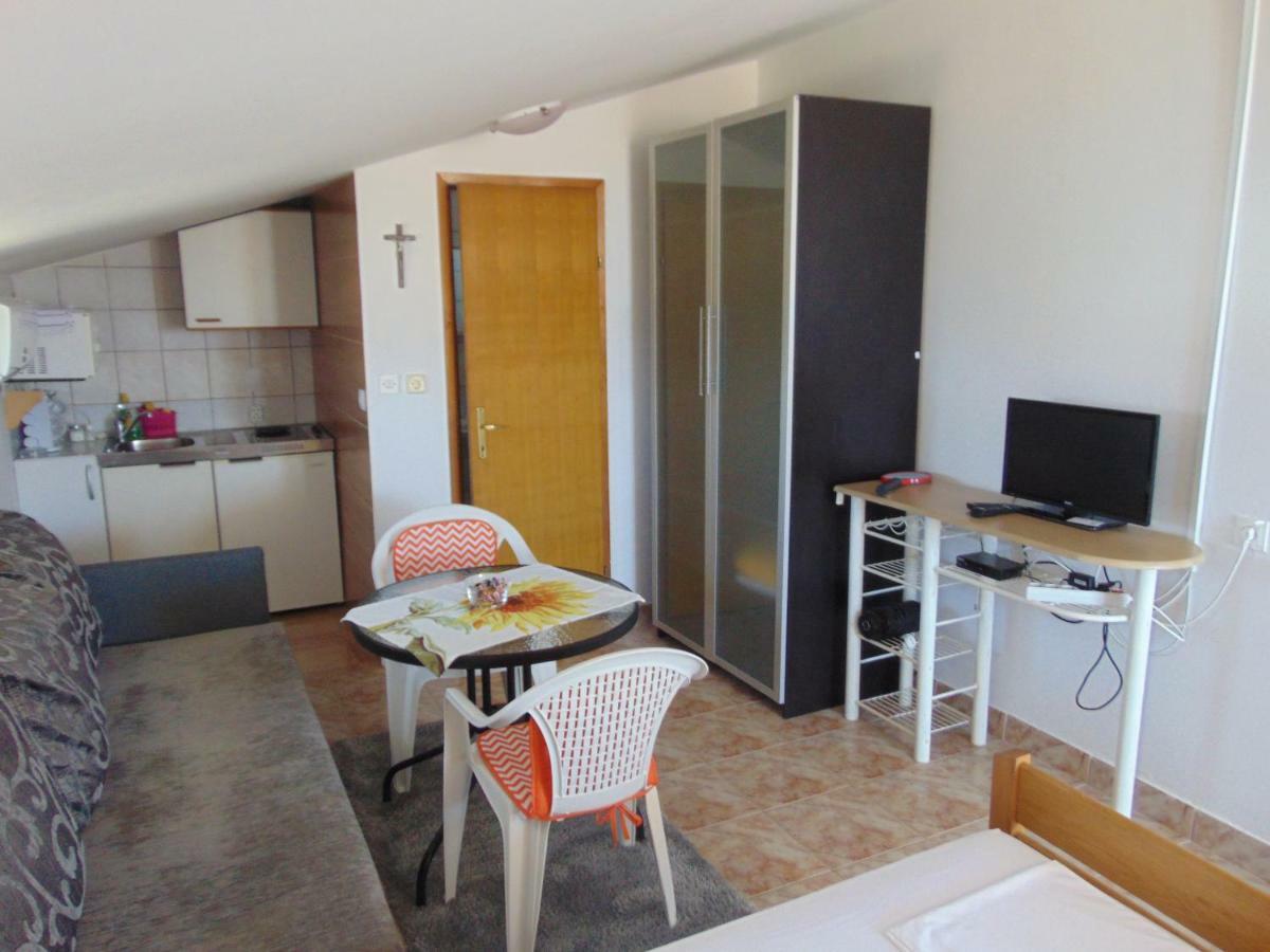 Apartman Ivana Vir Buitenkant foto