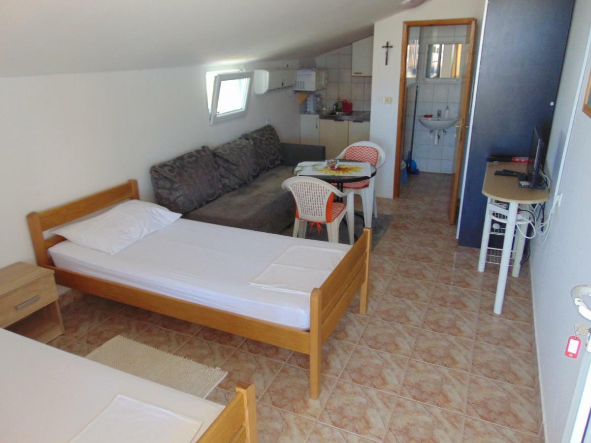 Apartman Ivana Vir Buitenkant foto
